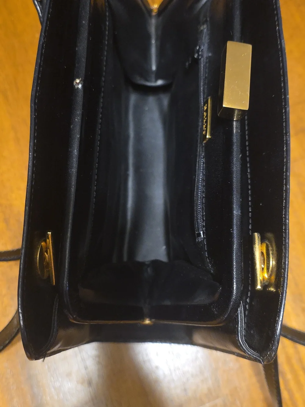 Bally Vintage Black Leather Chain Shoulder Bag - Picture 12 of 16